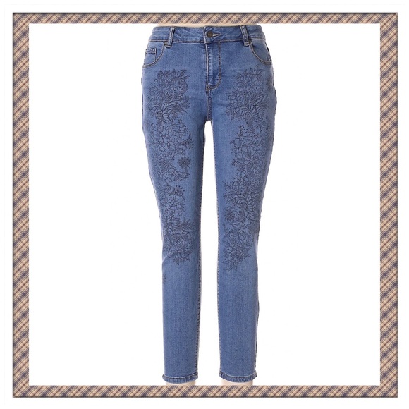 Miss Poured in Blue Denim - Miss Poured in Blue Jeans with Floral Design, Size 8